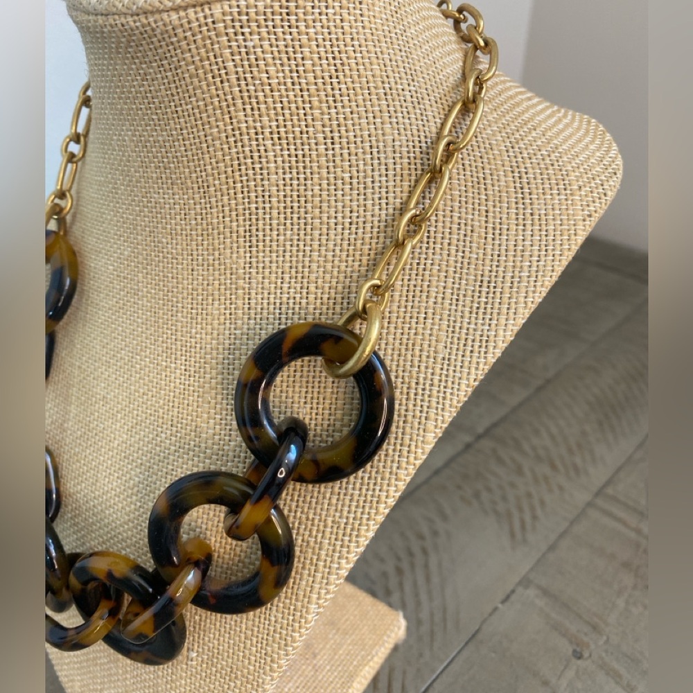 J. Crew Tortoise Shell Acrylic Link Loops Gold Tone Chain Statement Necklace 18” - Picture 4 of 10